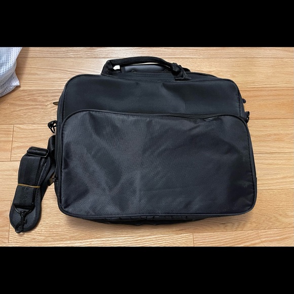 Three brand new laptop carrying case with shoulder strap - Picture 6 of 10